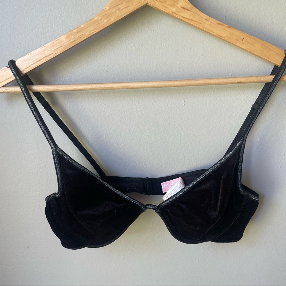 Vintage Victoria Secret Bra Size 36B Black Velvet Lined Cup Underwire Adjustable